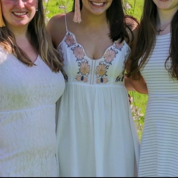 White embroidered dress - Picture 2 of 2